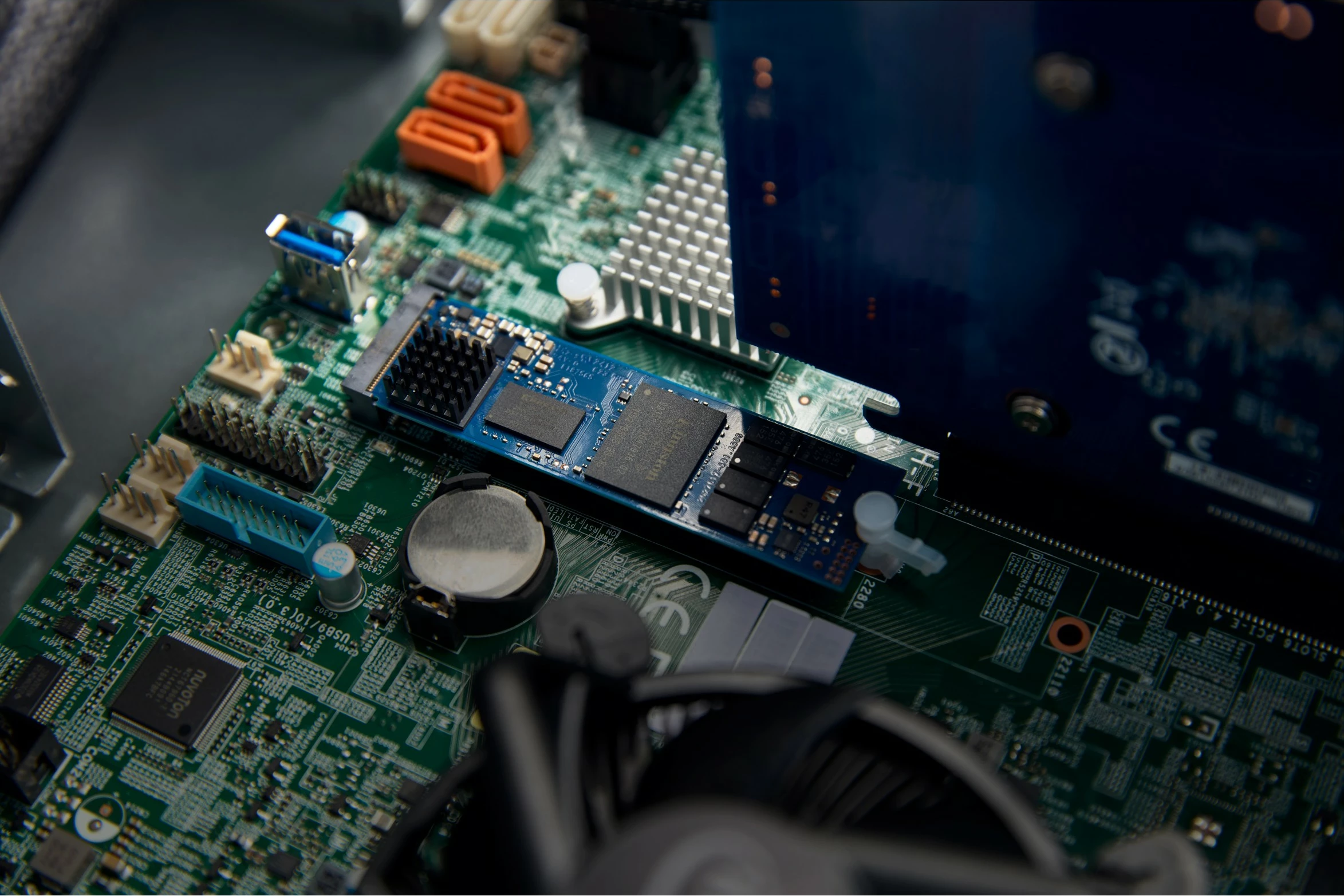 SSD Kingston DC2000B 240 GB PCIe 4.0 M.2, 4500 MB/s