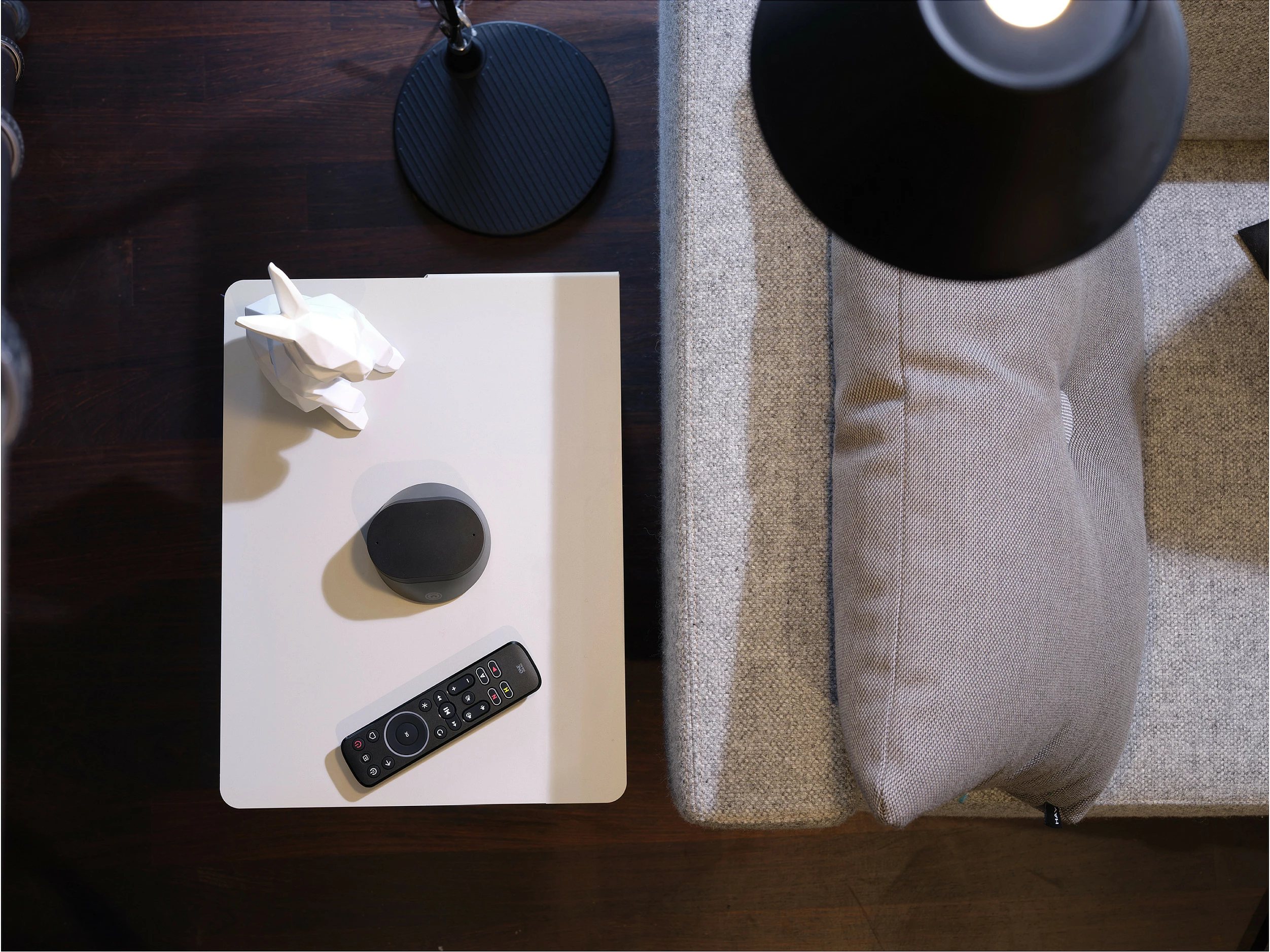 Telekomandë universale One for All Streamer, për TV/Streaming Box/Audio, me ndriçim, e zezë