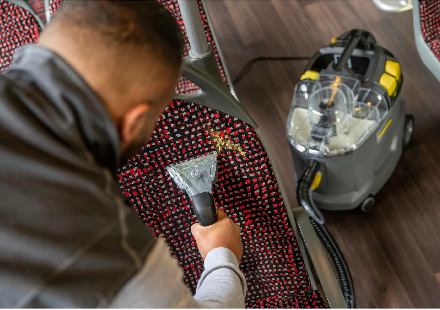 Pastrues qilimash me ekstraksion, Karcher Puzzi 8/1 Adv (1.100-241.0), 1200 W, rezervuar 8L/7L, kabllo 7.5 m, ngjyrë antracit, set aksesorësh