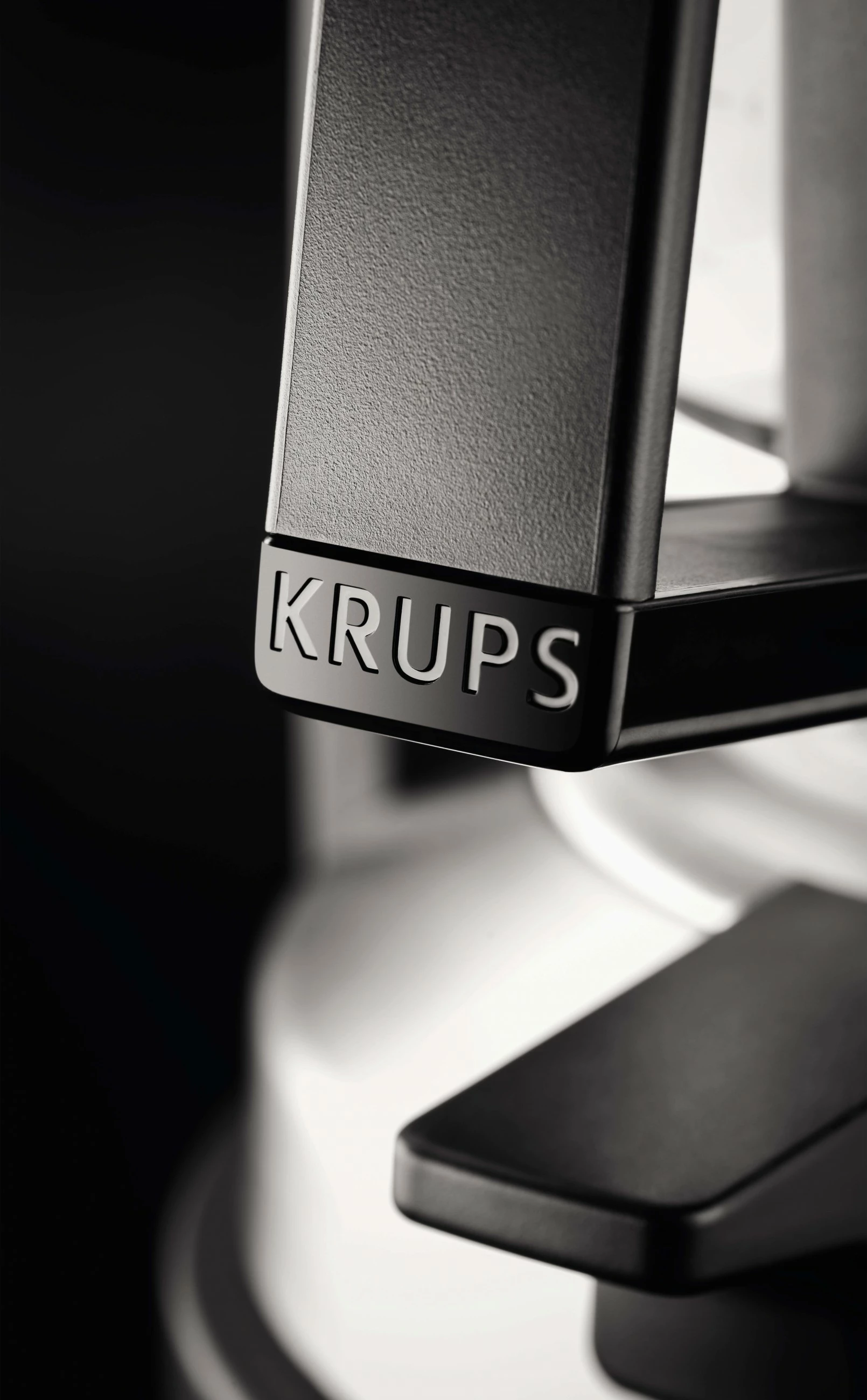 Makine kafeje Krups 4689 T 8.2, e zezë