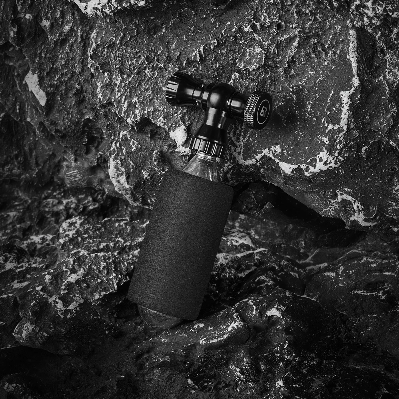 Pompë CO₂ për biçikletë Rockbros, kokë valvule alumini, kompatibile Presta/Schrader, me mbrojtëse sfungjeri, pa fishek CO₂, e zezë