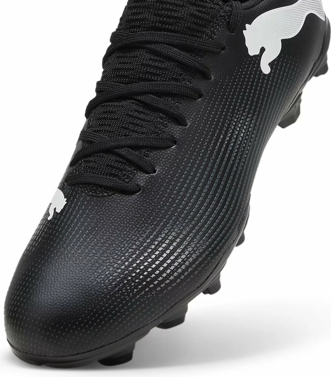 Këpucë futbolli Puma FUTURE 7 Play FG/AG, nr. 44.5, zi me detaje të bardha