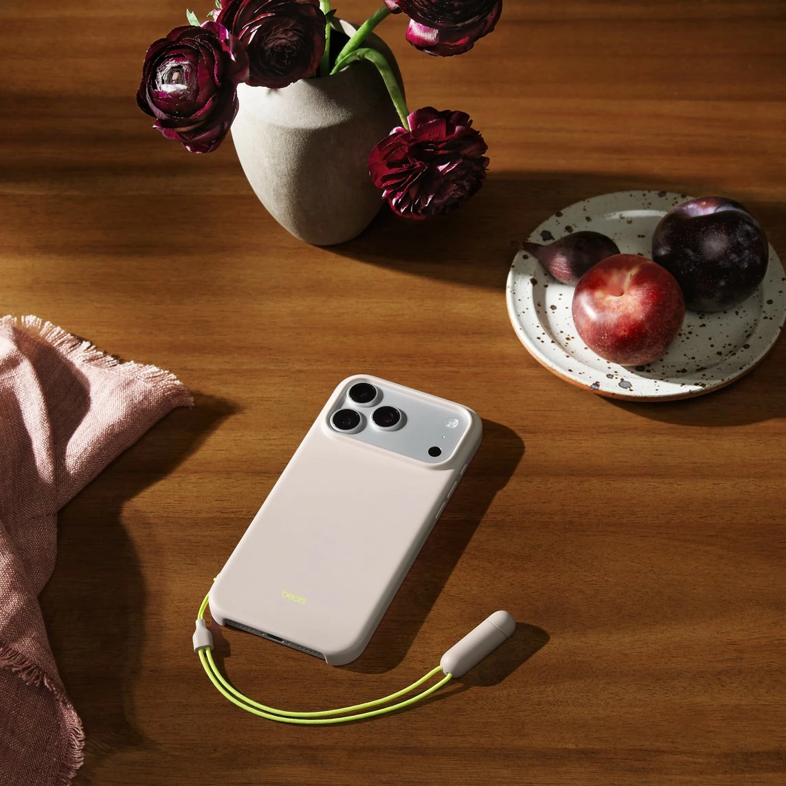 Mbështjellës Beats Kickstand për iPhone 17 Pro Max me MagSafe dhe kontroll të kamerës, kalkstein
