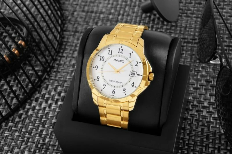 Orë dore për meshkuj CASIO, të arta