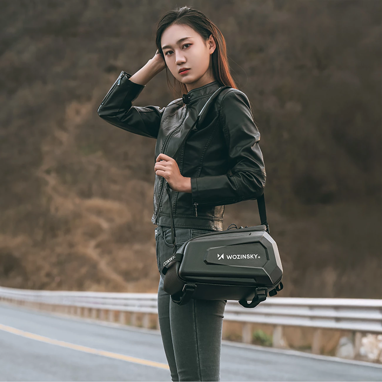 çantë bagazhi biçiklete, Wozinsky WSR-01B, 9 L, e papërshkueshme nga uji, montim me rripa Velcro, e zezë