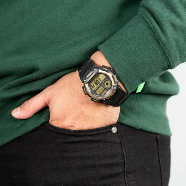 Orë dore Casio AE-1400WH-9AV, e zezë