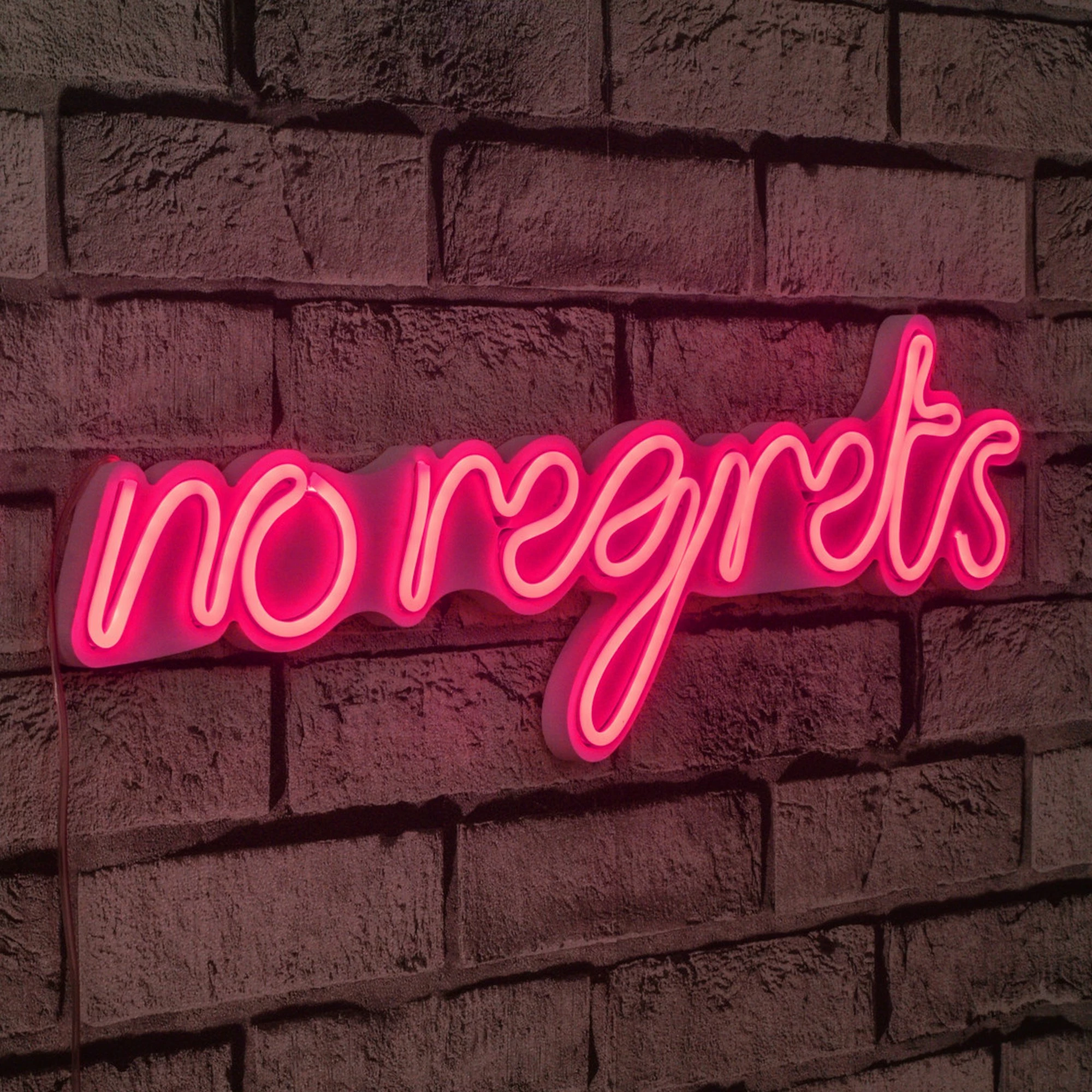 Dekor dritash LED plastike, ngjyrë rozë, 'no regrets', 52x16x2 cm