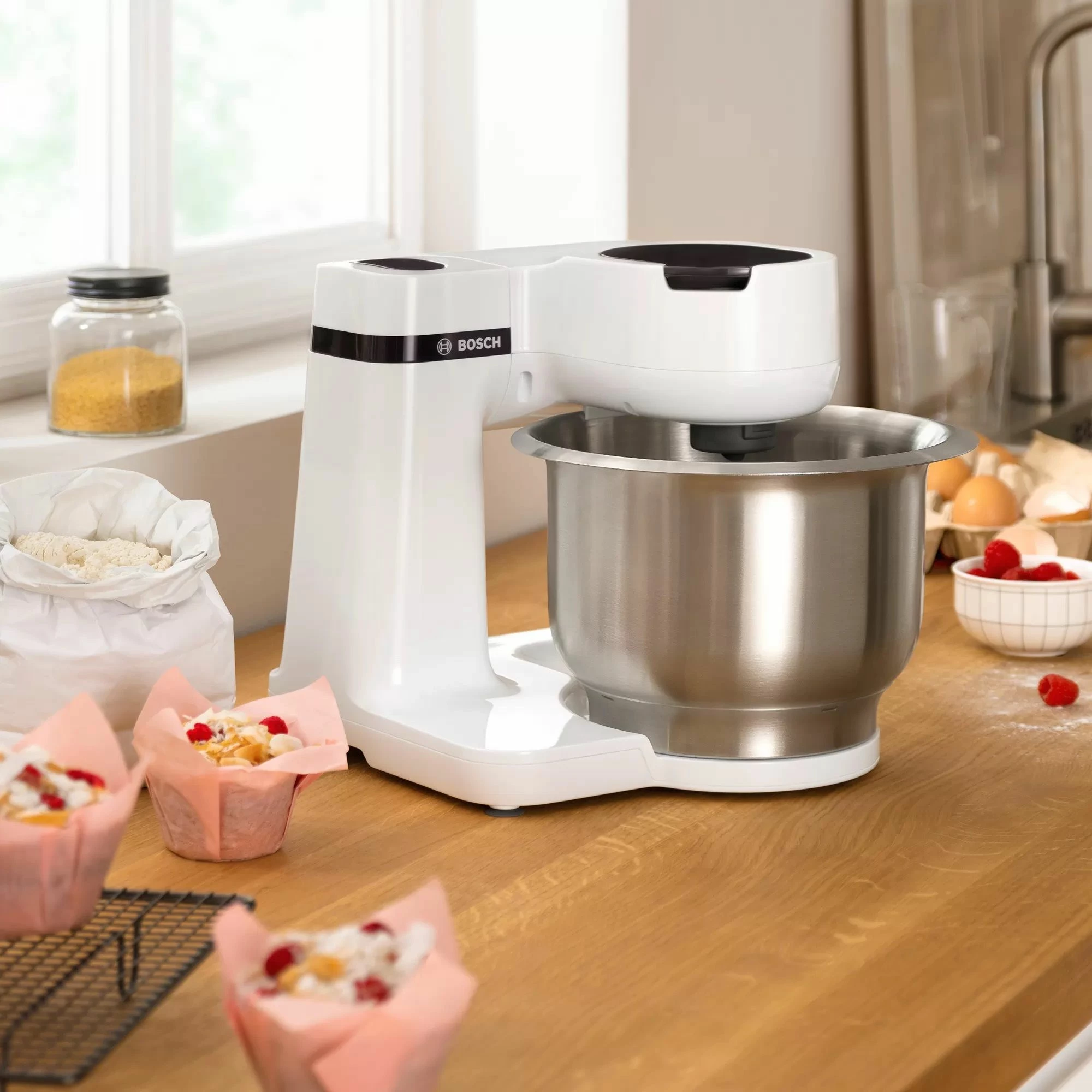 Robot planetar Bosch MUMS2EW40 700W enë 3.8L blender 1.25L mulli mishi shtrydhëse agrumesh, i bardhë