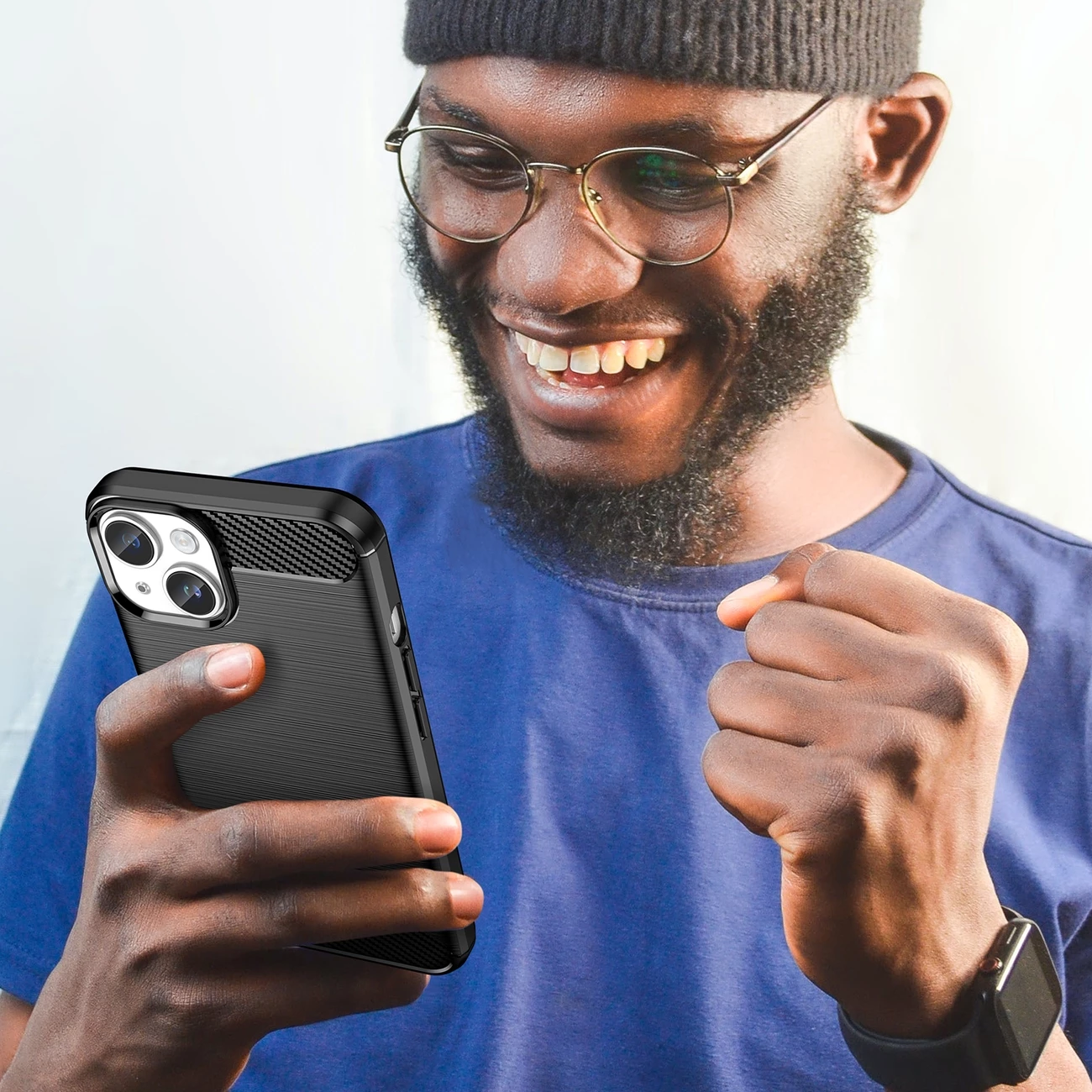 Mbështjellës Hurtel Carbon Case për iPhone 14 Plus, i zi