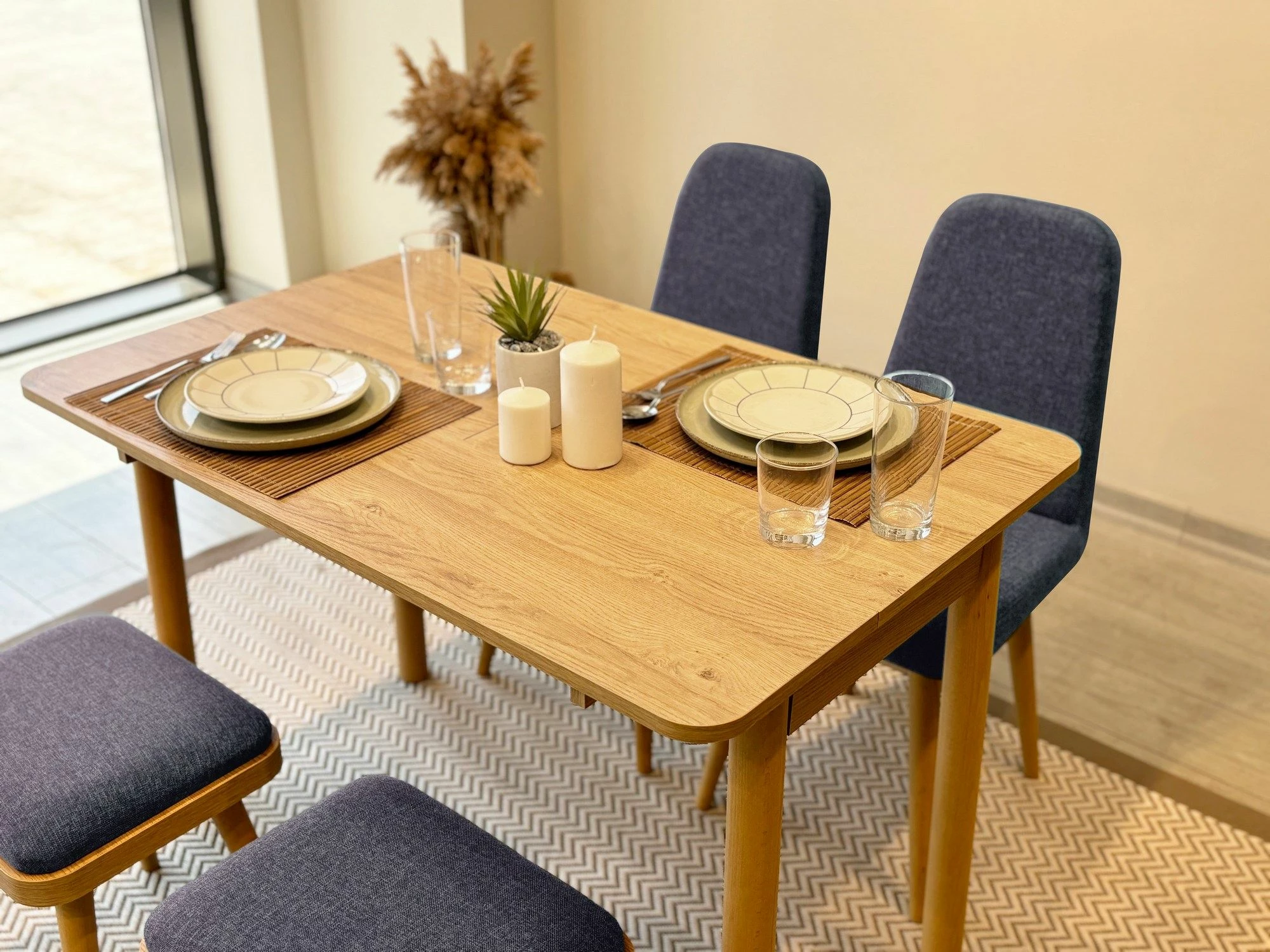 Tavolinë me karrige, zgjatshme, 5 pjesë, ngjyrë lisi dhe kaltër e errët, Vina Mini 02 1048