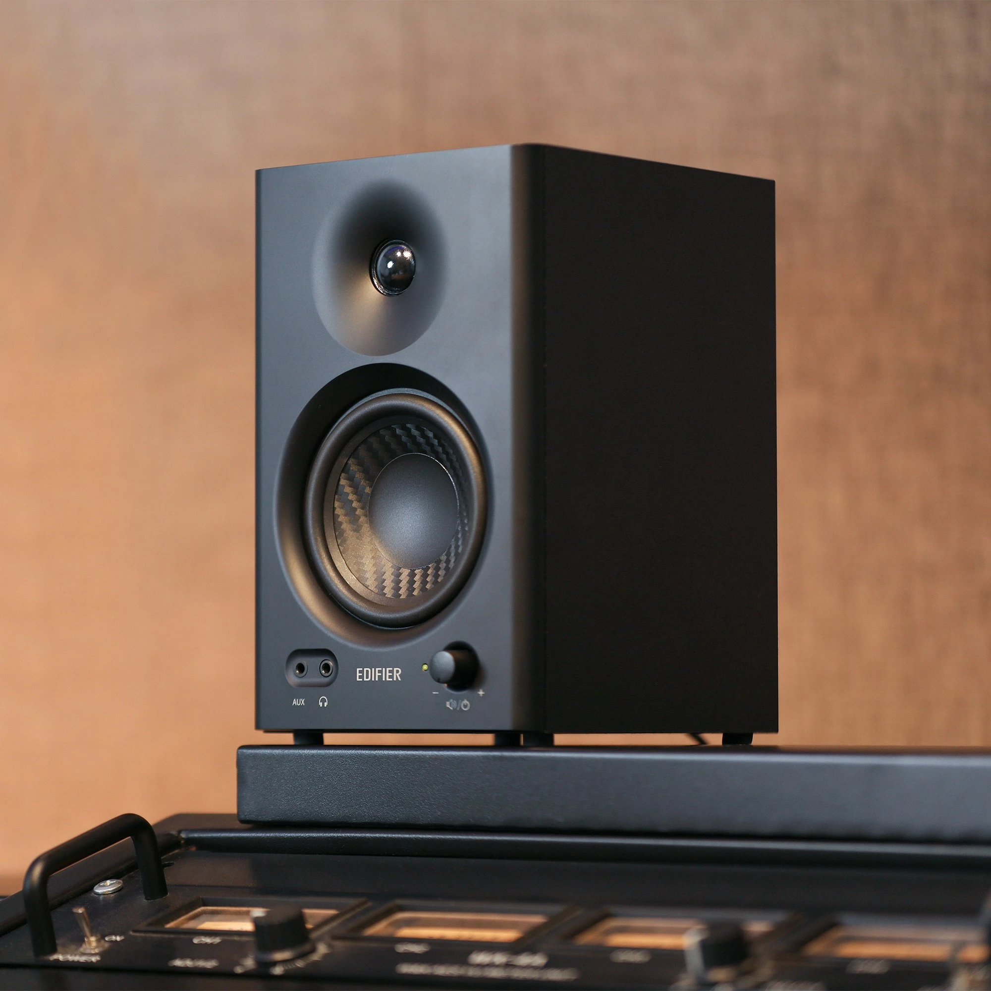 Bokse Edifier MR4, 2.0 kanale, 21 W, 60 - 20000 Hz, e zezë