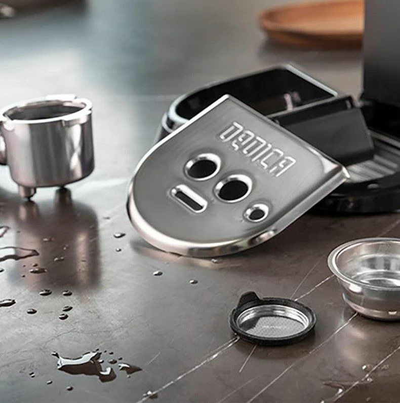 Makinë espresso DeLonghi Dedica EC 685.R 1350W 15 bar 1.1L e kuqe