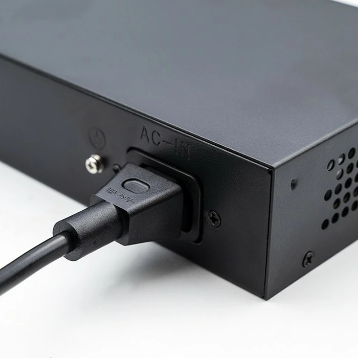 Switch rrjeti Qoltec 52297, 8x RJ45 PoE, 2x RJ45 Uplink, 1x SFP, 120W, 1000Mb/s, i zi