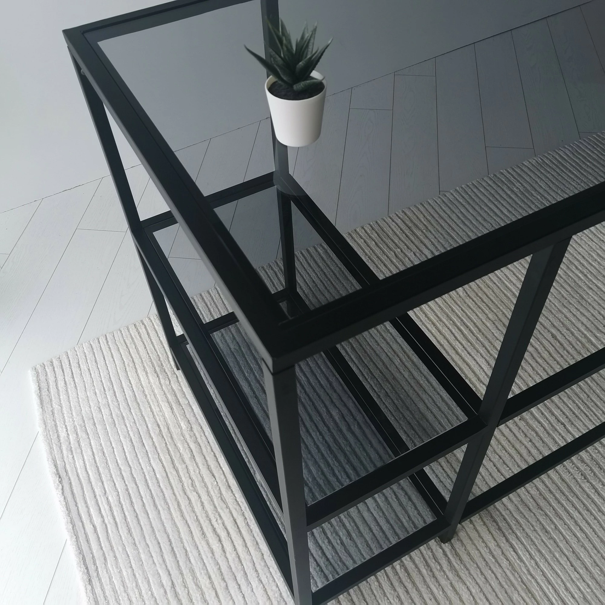 Tavolinë pune moderne Hanah Home, Master Çalışma Masası, 130x60cm, xham i temperuar, kornizë metalike, ngjyrë e zezë dhe fume