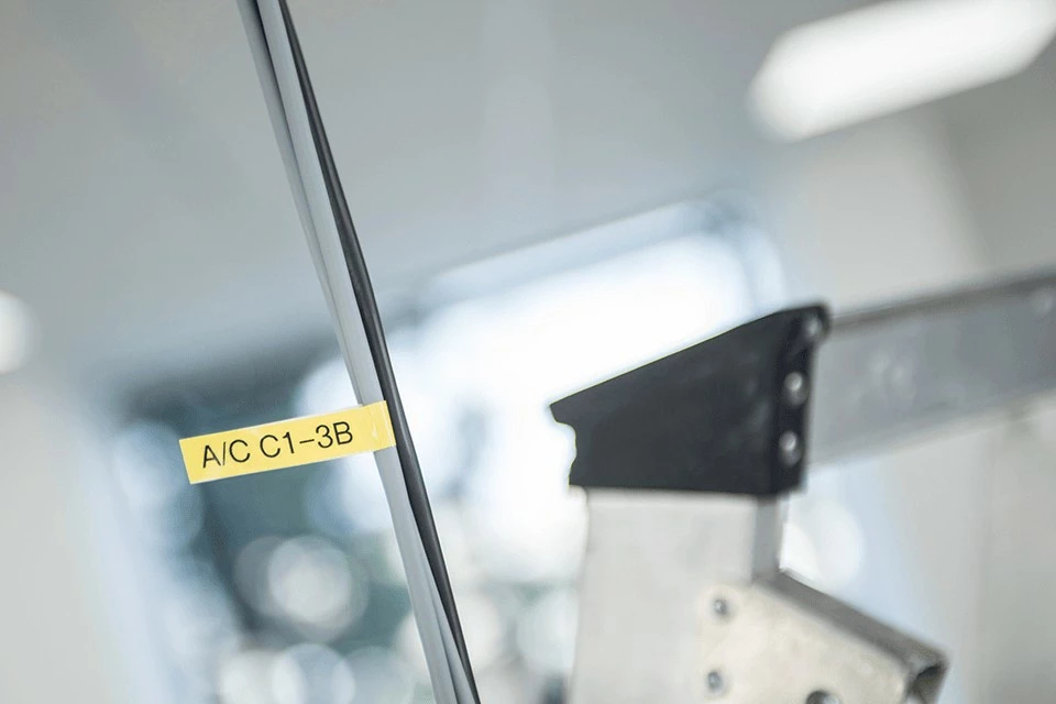 Printer etiketa Brother PTE110VP, QWERTY, TZe, 180x180 DPI, 20mm/sec, AAA