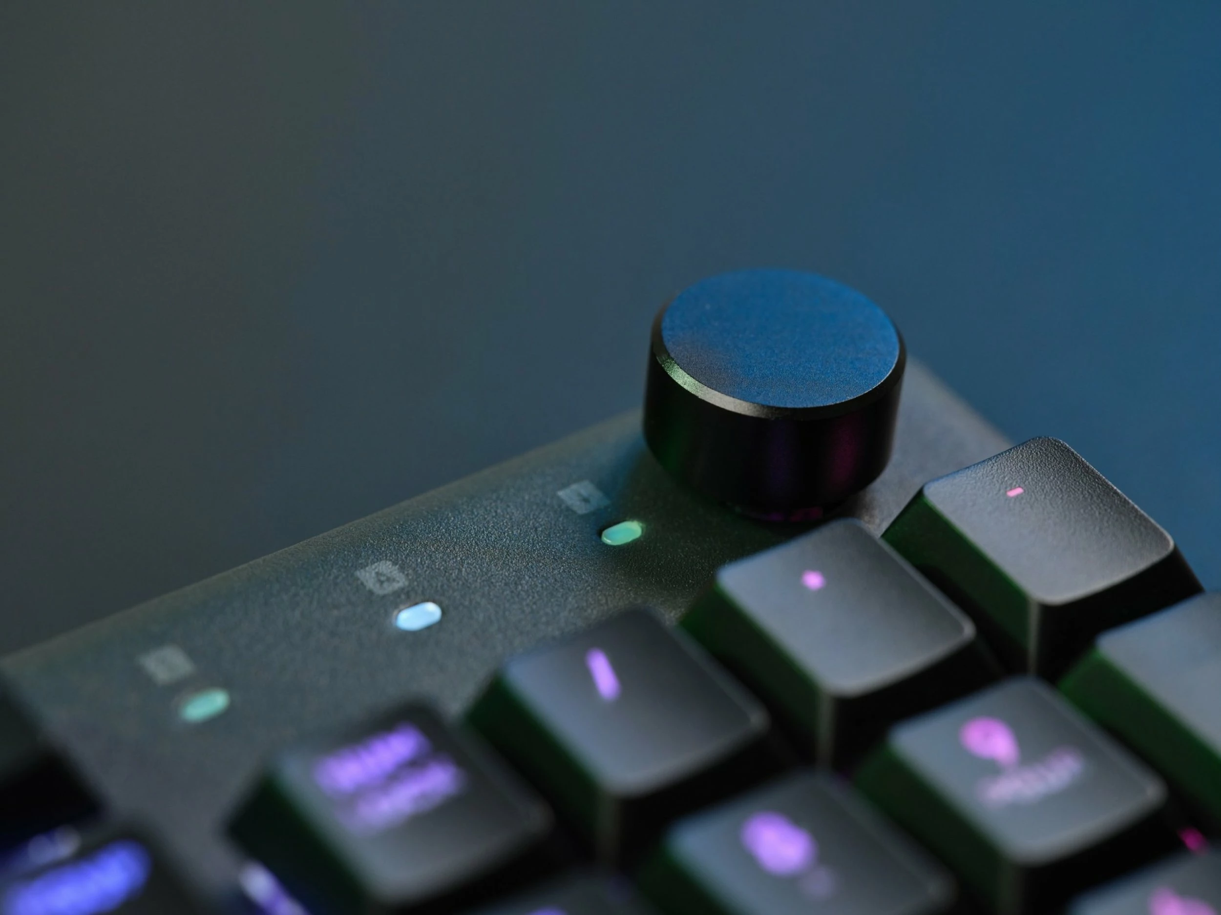 Tastierë gaming mekanike Trust GXT 866 Torix (24910), full-size 104 tasta, layout US, RGB, USB me kabllo të ndashme, e zezë
