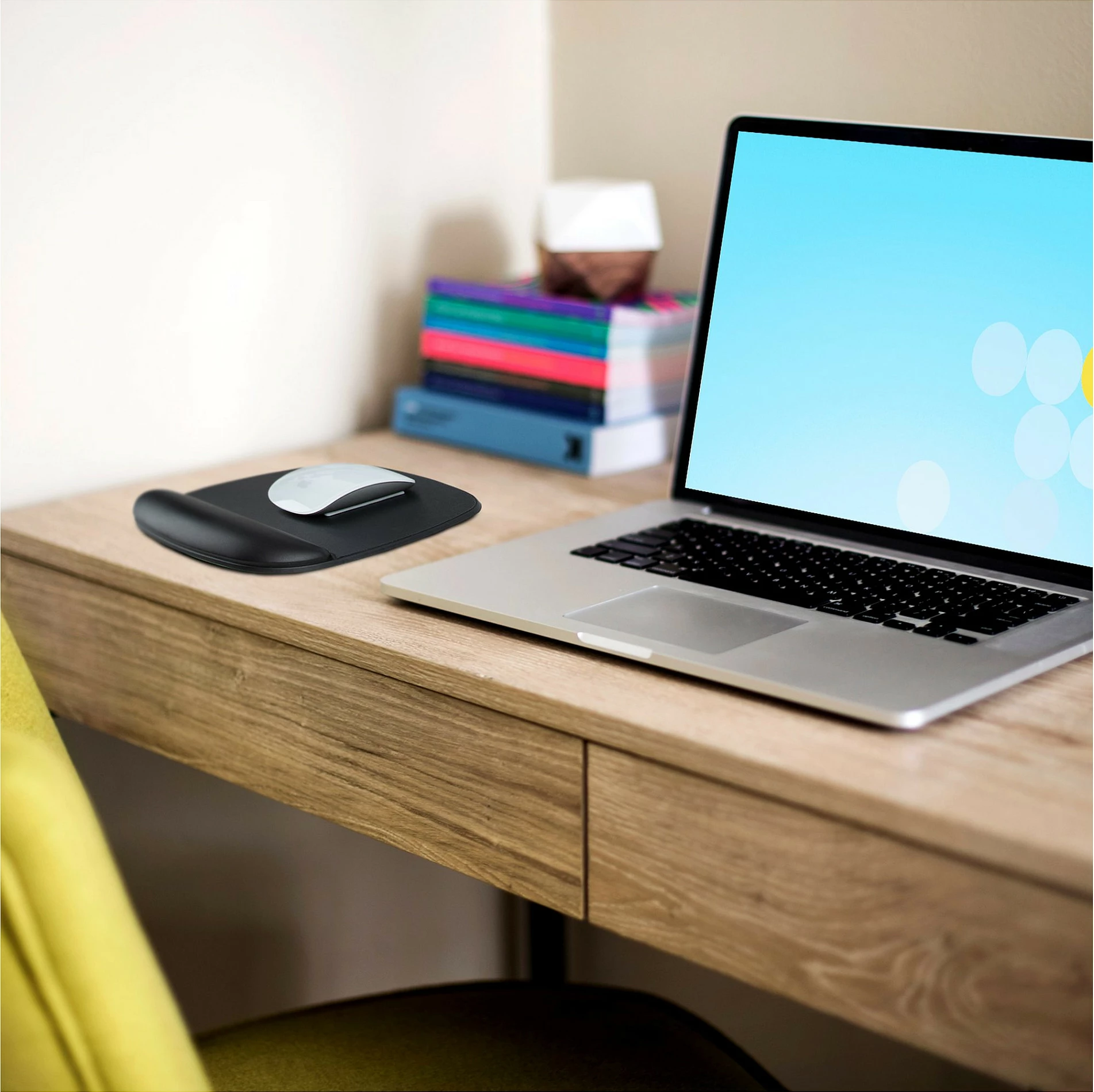 Mauspad StarTech B-ERGO-MOUSE-PAD, me xhel për kyç, bazë kundër rrëshqitjes, 180x170mm, i zi