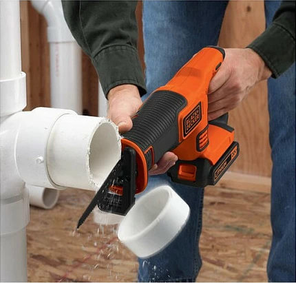 Sharrë reciproke me bateri Black+Decker BDCR18N, 18V, pa bateri e karikues, portokalli/zi