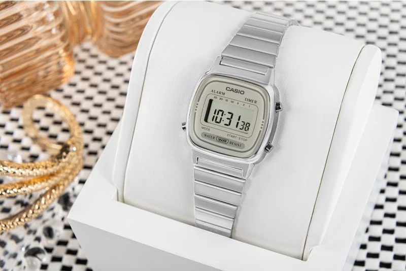 Orë dore digjitale femra CASIO LA670WEA-8AEF, argjend