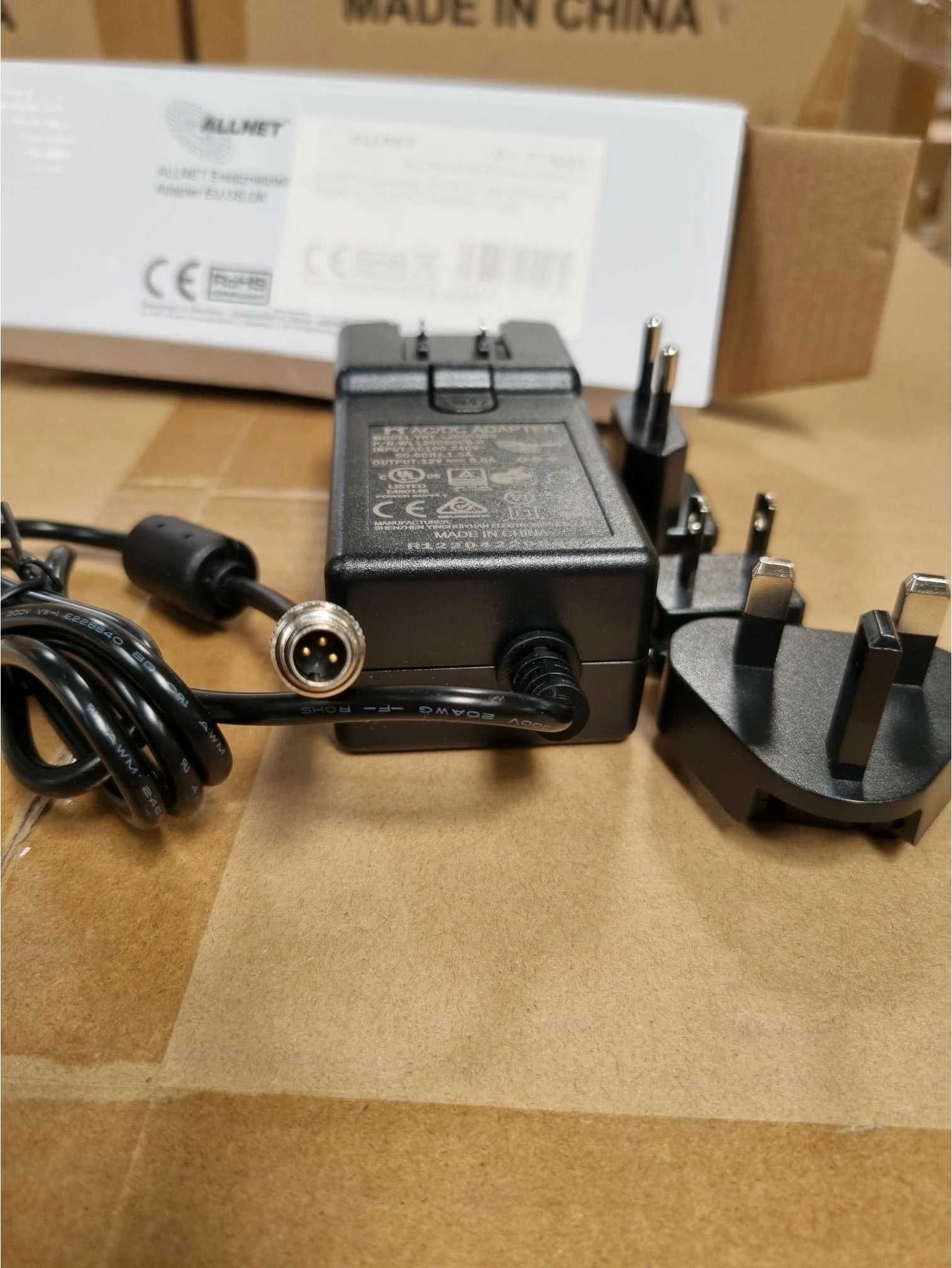 Adapter ALLNET 12V/5A, EU/US/UK, i zi