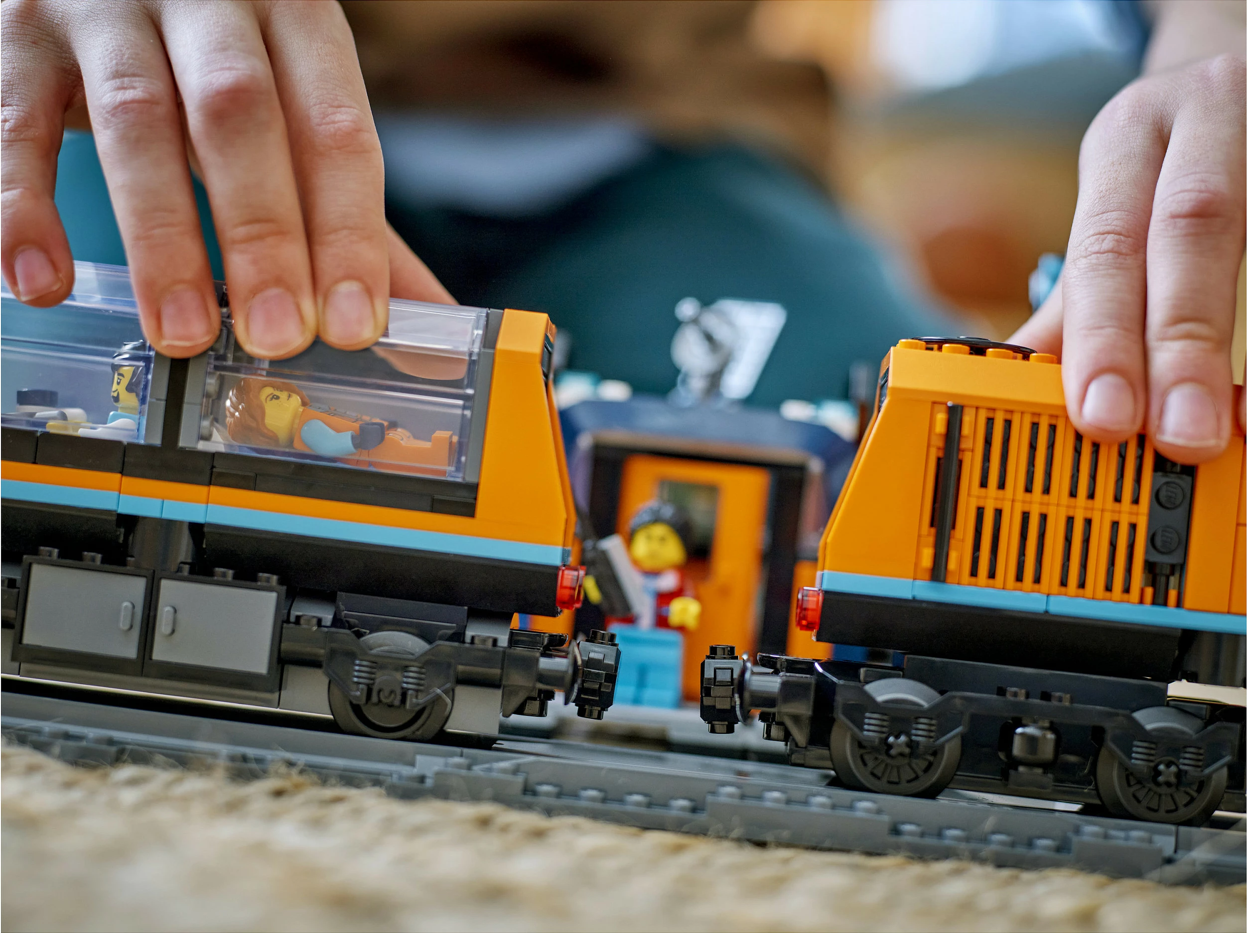 Set ndërtimi LEGO City Explorers Arctic Polar Express Train 60470, tren i telekomanduar Powered Up, 1517 copë, 7+, shumëngjyrësh