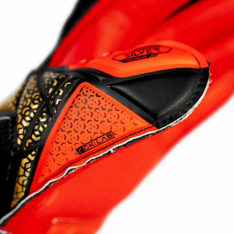 Dorëza portieri për fëmijë Reusch, të zeza dhe të kuqe