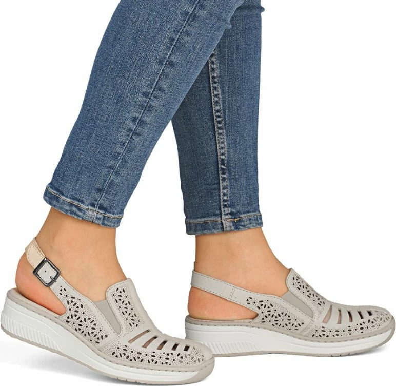 Sandale platforme femra Rieker 48763-60, bezhë