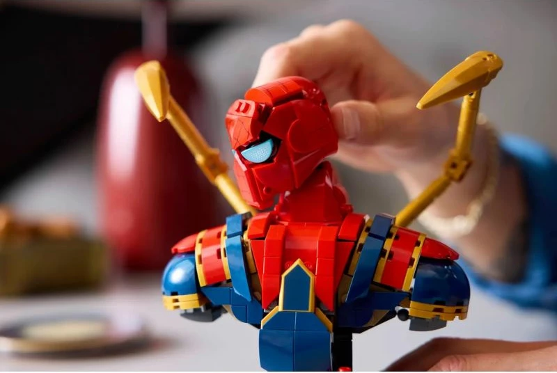 Set LEGO Marvel Iron Spider-Man bust