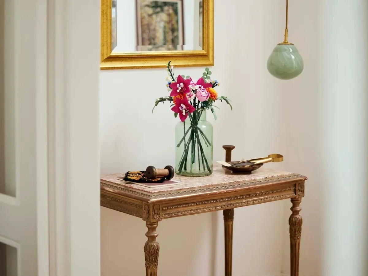 Set LEGO ICONS 10342 Pretty Pink Flower Bouquet