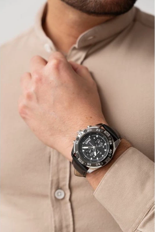 Orë dore për meshkuj Paul Lorens, e zezë