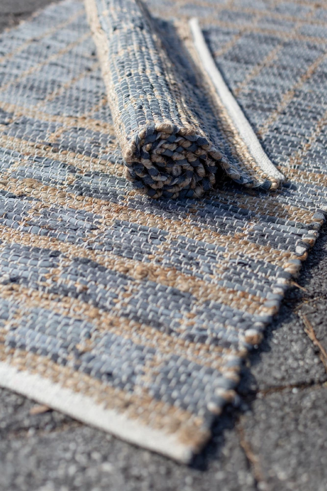 Qilim Karo, lëkurë-gjute, ngjyrë gri-bezhë, 60x90cm