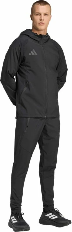 Pantallona sportive meshkuj adidas Tiro 26 Travel Woven JM5541, të zeza