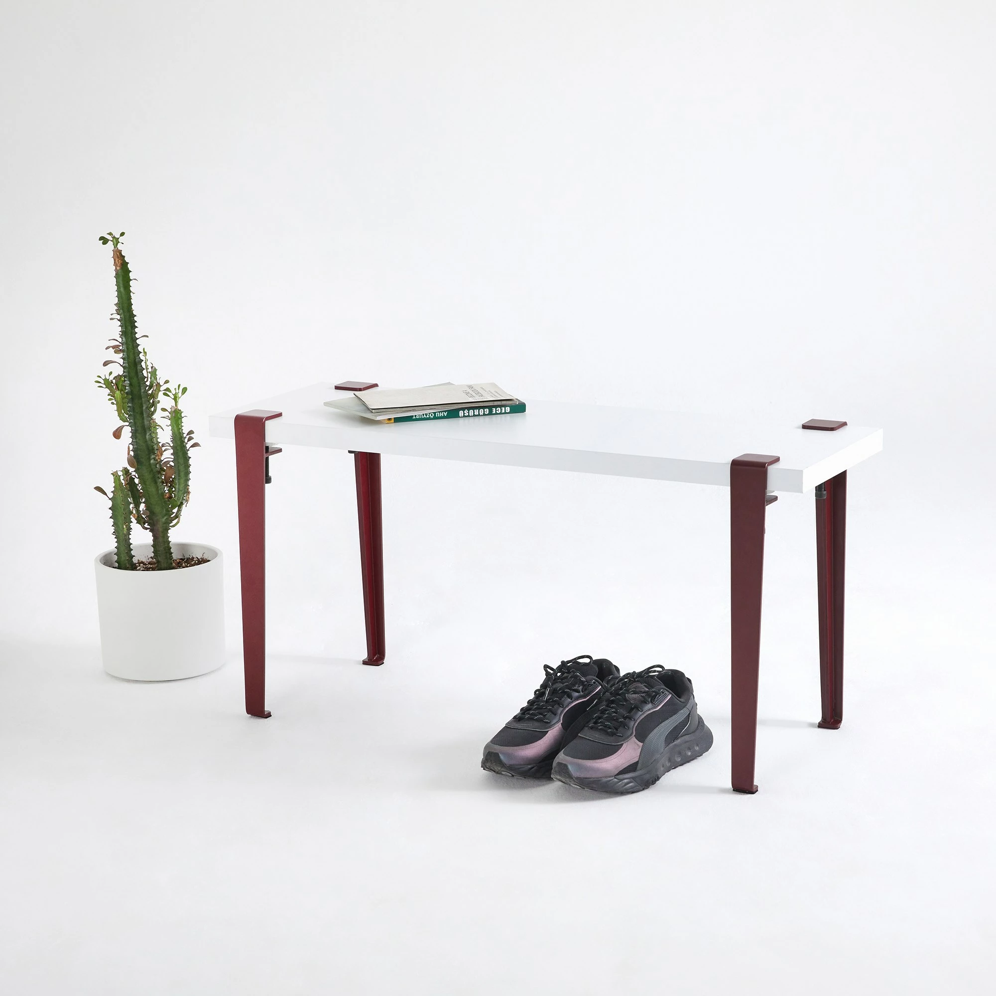 Bankë moderne, ngjyrë e bardhë dhe burgundy, Skye Decor