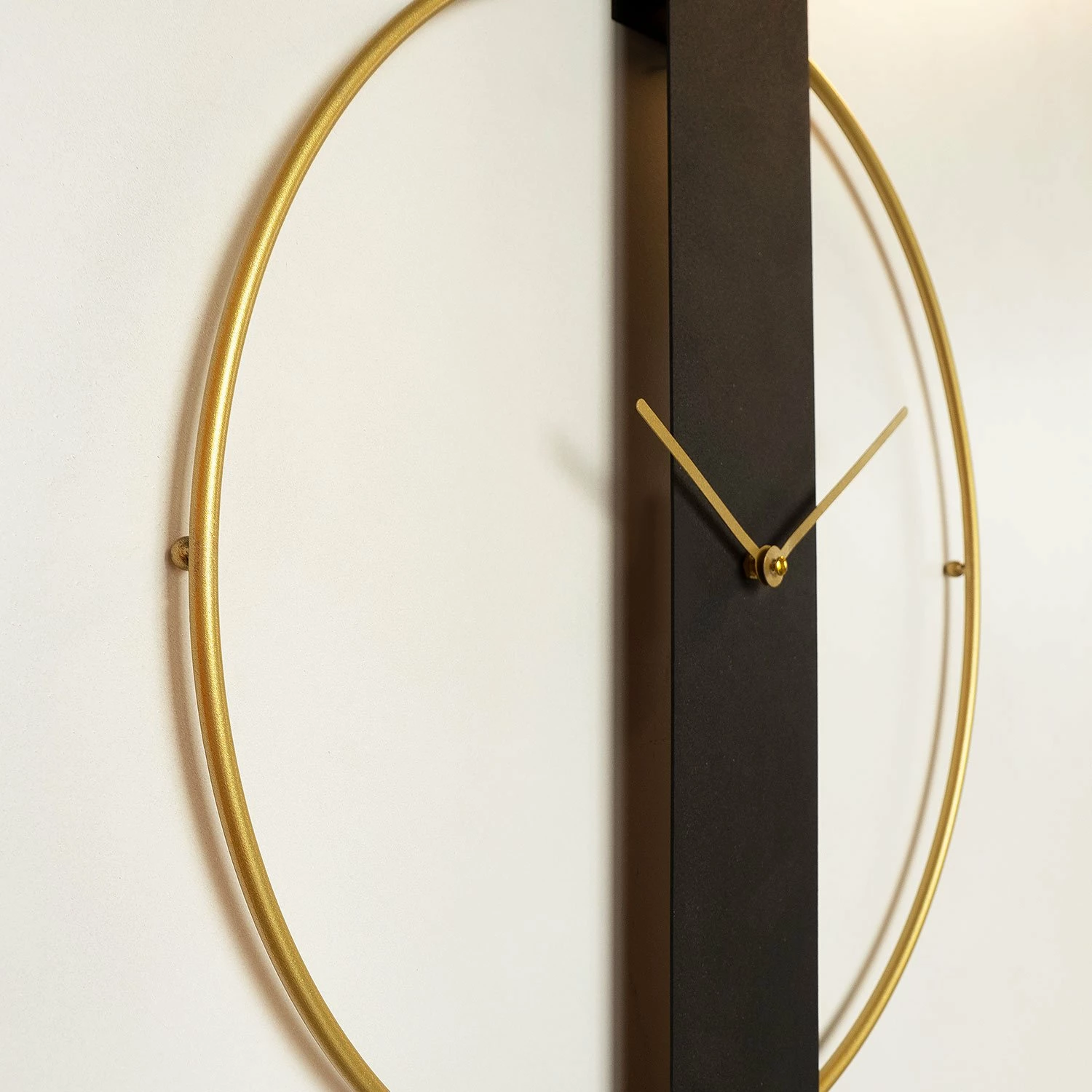 Orë muri dekorative prej metali, e zezë dhe ari, Wallity Future, APS119, 49x54cm