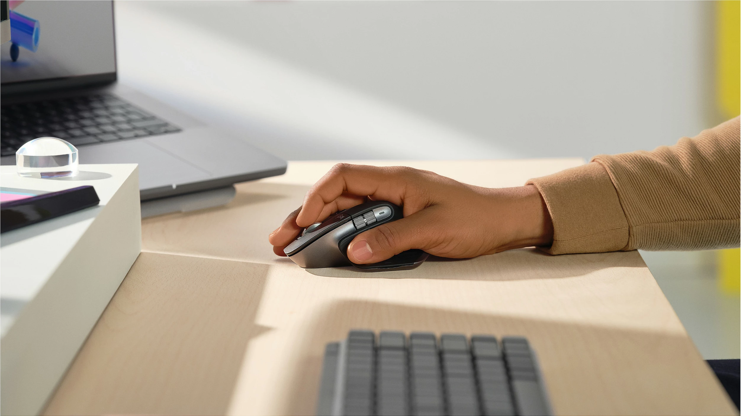 Maus Logitech MX Master 3S për Mac, Wireless, 8000 DPI, E zezë, Argjendtë