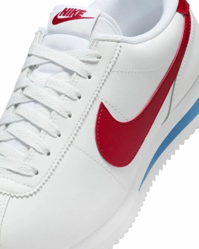 Atlete Nike femra, të bardha