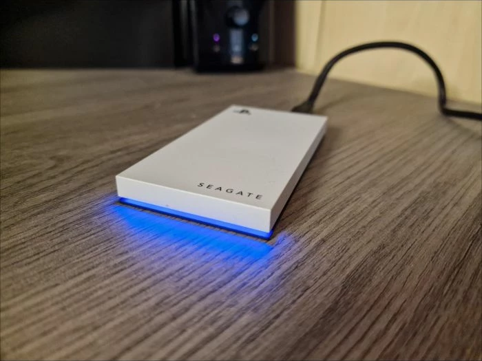 Hard disk ekstern Seagate Game Drive STLV2000201 2TB 2.5\" USB 3.2 për PS5/PS4, i bardhë