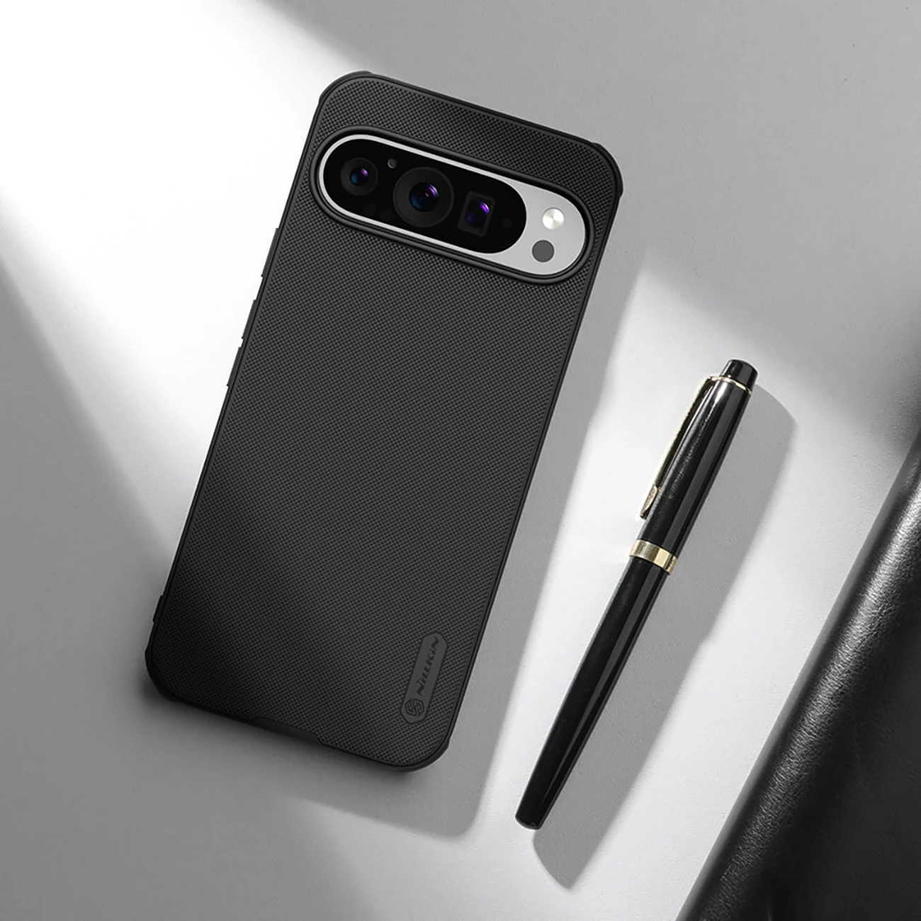 Mbështjellës Nillkin Super Frosted Shield Pro Magnetic për Google Pixel 9, i zi
