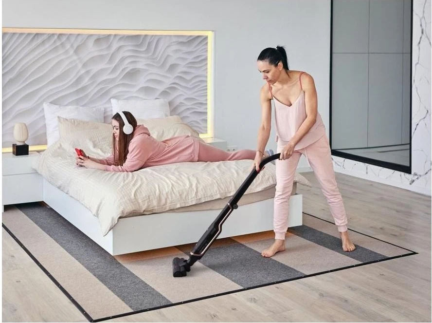 Pastrues vertikal Eldom OB90 Vess, me bateri lithium-ion, ngjyrë e zezë