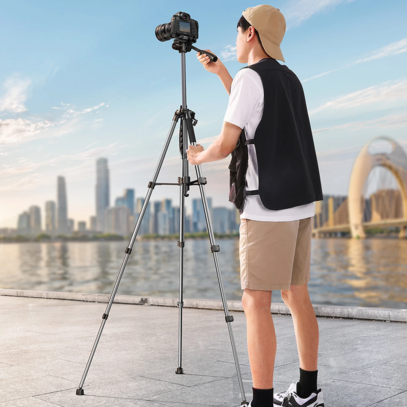 Tripod profesional Ugreen LP661 për kamera e smartphone, 175 cm, i zi/gri