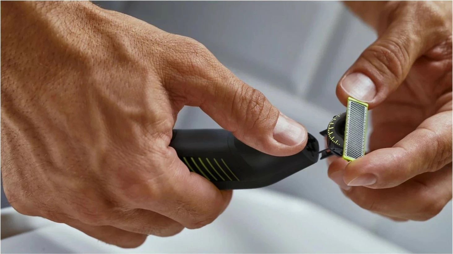 Makinë rroje Philips OneBlade Pro QP6506/15, trimer për mjekër, 5 nivele, wet/dry, IPX7, e zezë