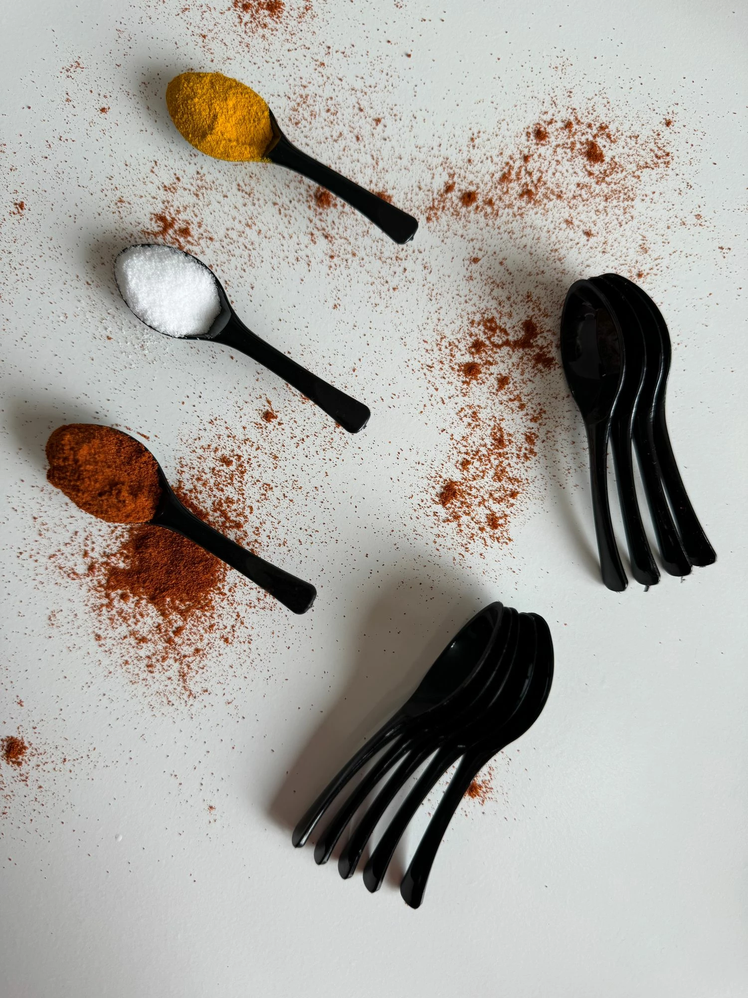 Set lugësh plastike, 12 copë, ngjyrë e zezë, Hermia, EKR-002