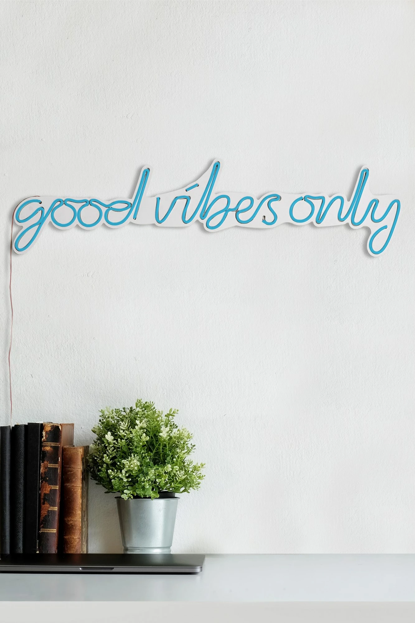 Dekor dritash LED plastike, 'Good Vibes Only', ngjyrë e kaltër