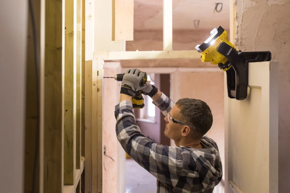 Lampë pune LED aku Stanley FMCL001B 18V 1900 lm, pa bateri/karikues, verdhë/zezë