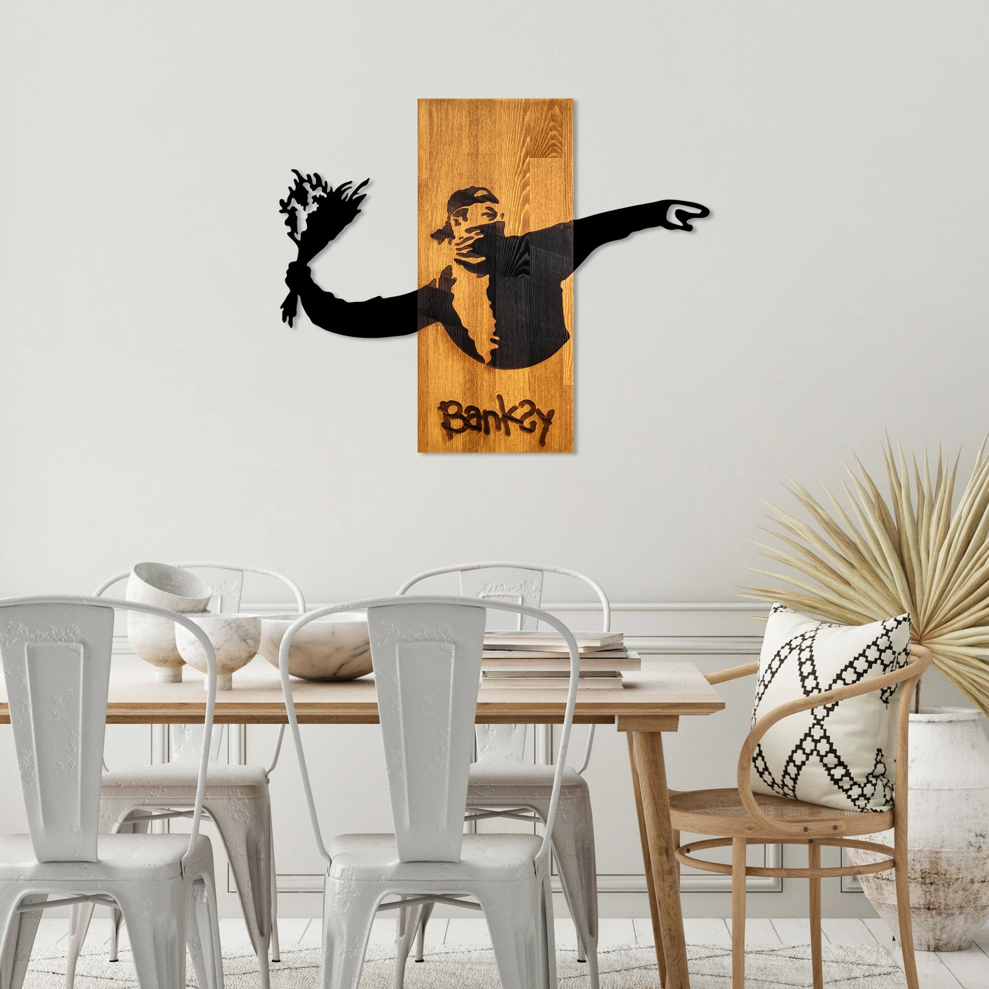 Aksesor dekorativ për mur, dru natyral, Banksy - Flower Thrower, ngjyrë arre, e zezë