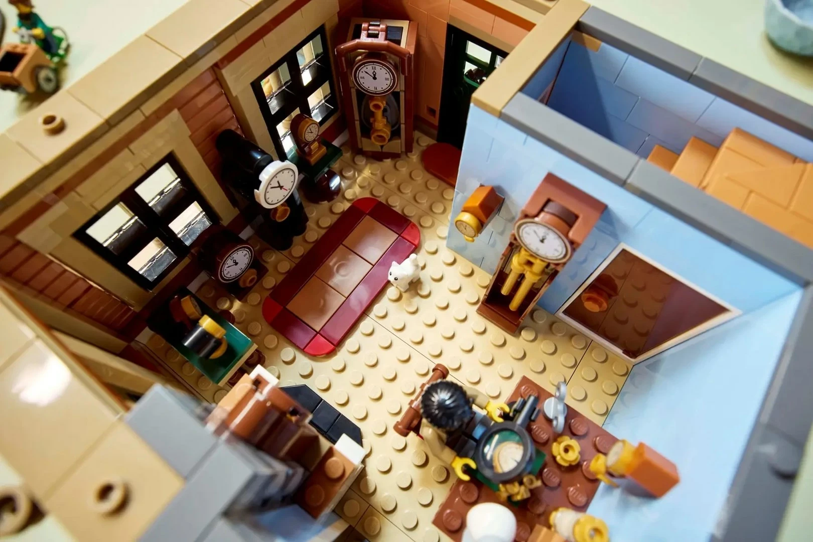 Set LEGO ICONS Tudor Corner 10350 me 8 minifigura