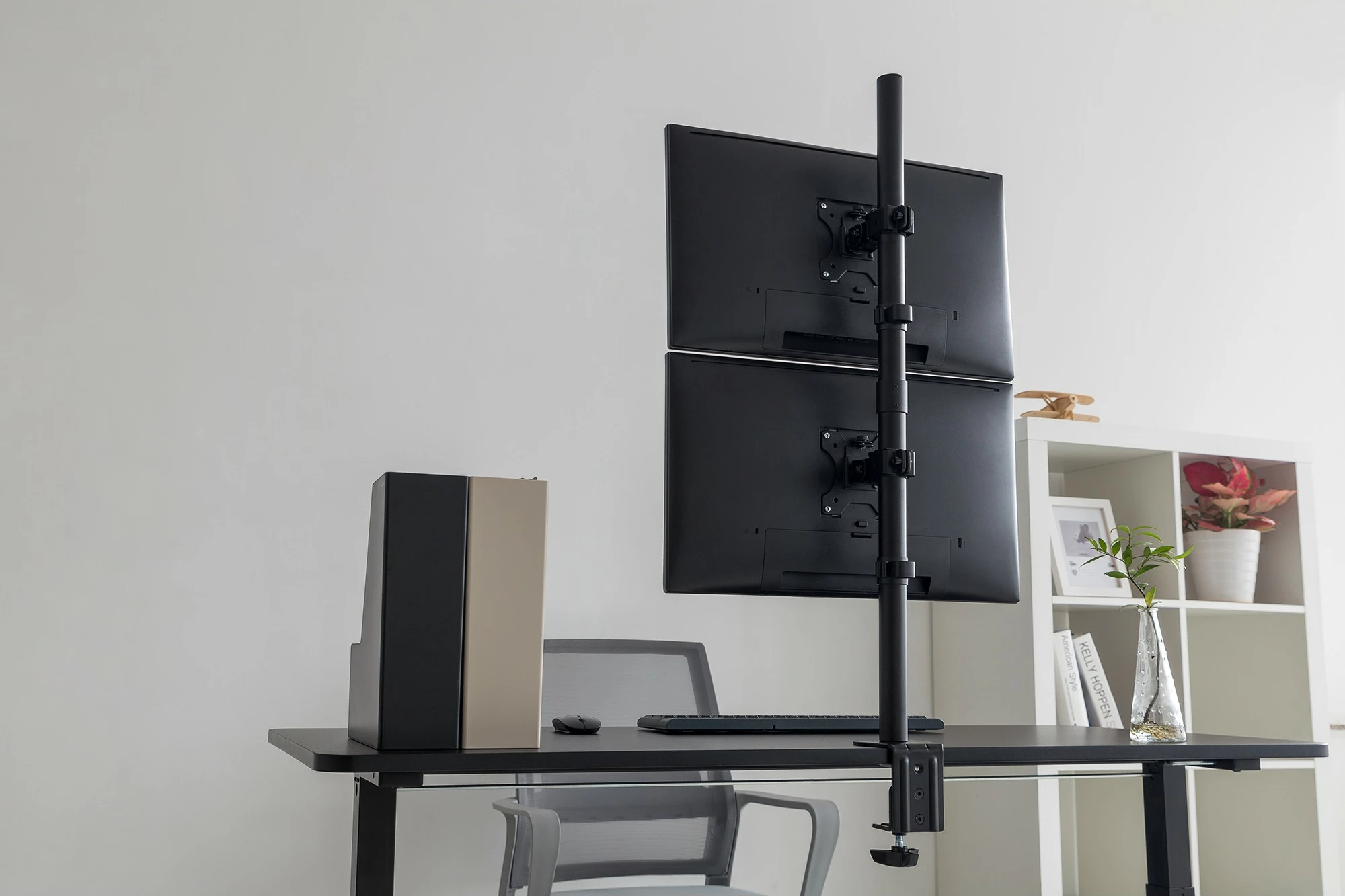 Mbajtëse monitorësh Digitus Universal Dual, vertikale, kapëse, deri 32 inç, e zezë