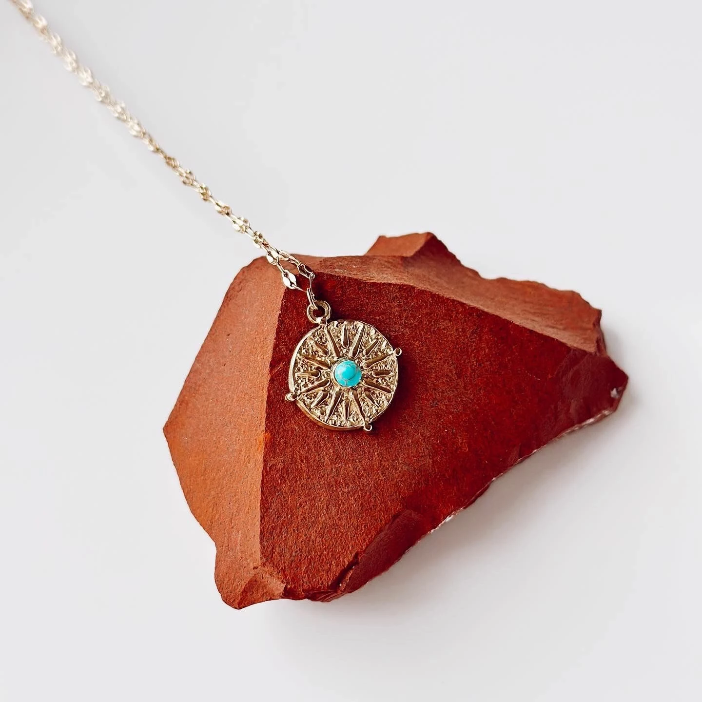 Varëse çeliku Jumeon, Nefertiti, ngjyrë ari dhe turquoise