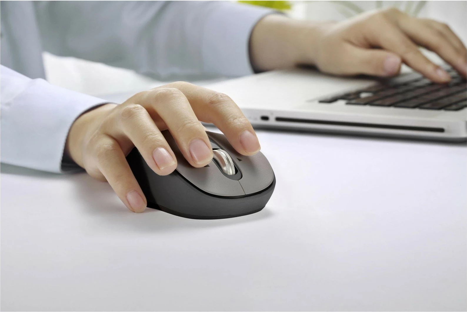 Maus YENKEE YMS 2010SR GYRO pa kabllo, Dual Bluetooth 5.1 + USB 2.4GHz, 3200 DPI, 6 butona, e zezë/argjendtë, me 2x bateri AA