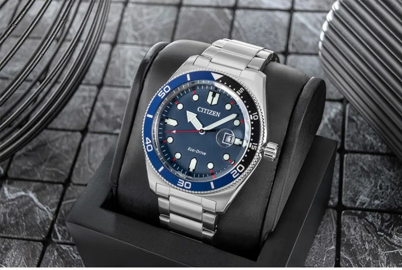 Orë dore sportive meshkuj CITIZEN Marine AW1761-89L, blu e argjendtë, set me kuti